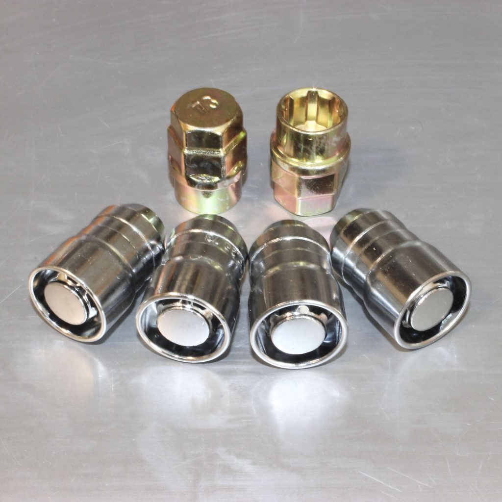4-pack låsmuttrar M12x1,25 mm, kona, 39 mm total längd