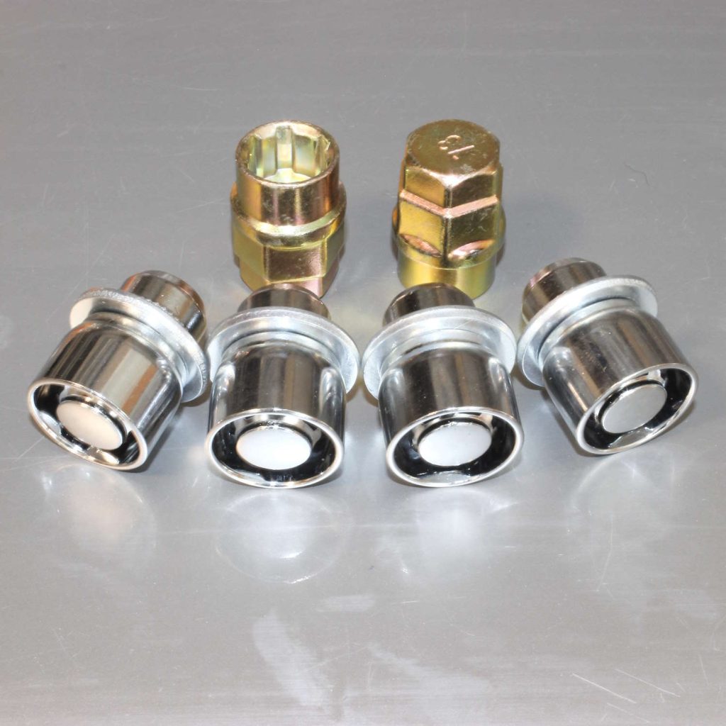 4-pack låsmuttrar M12x1,5 mm, platt bricka ej kona, 35 mm total längd till originalfälgar från Toyota Mitsubishi och Lexus