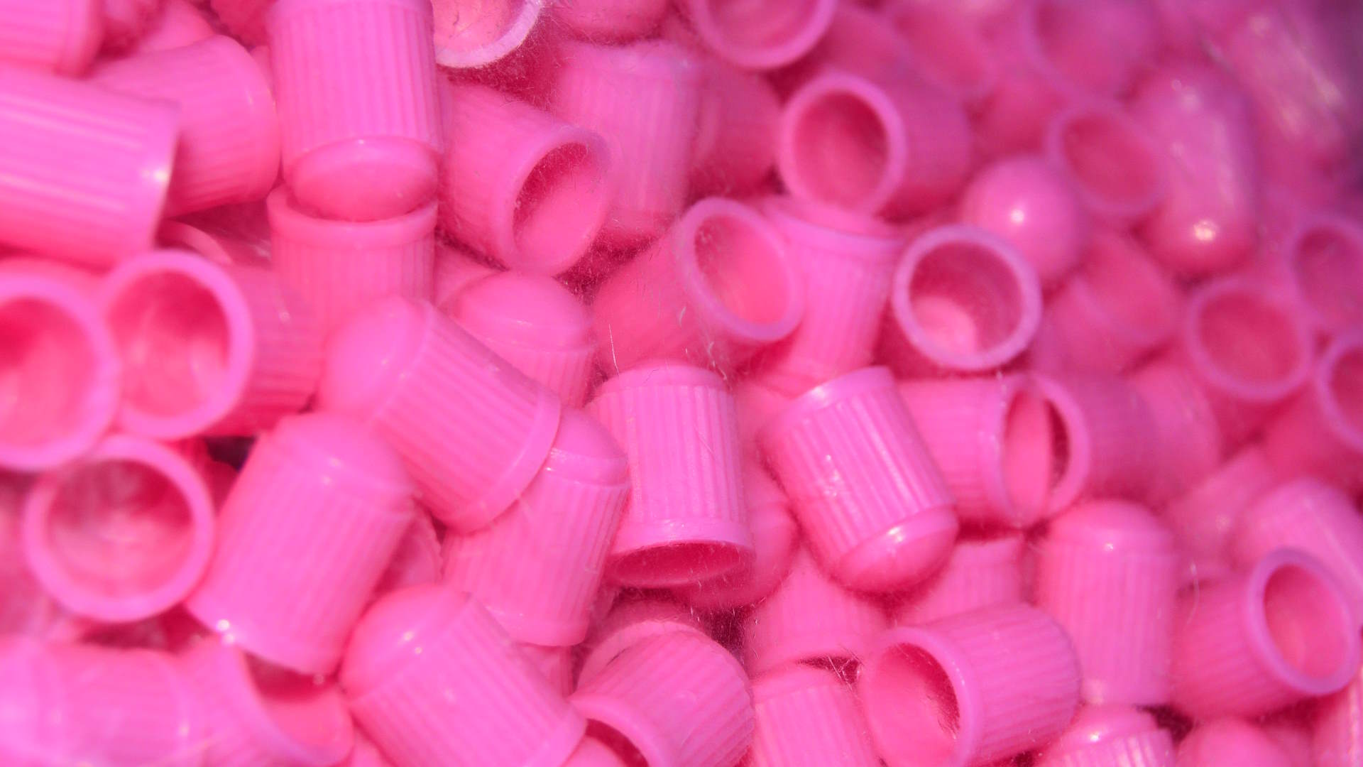 Nyhet - ventilhattar i plast med rosa färg